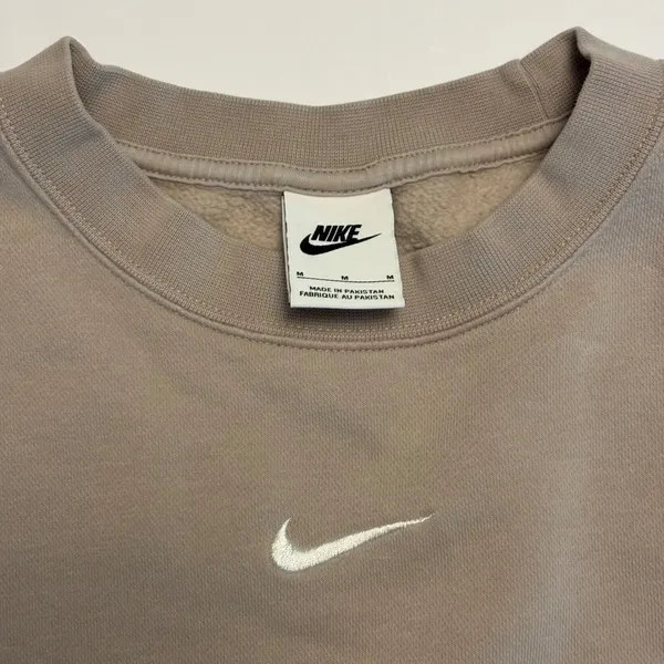 Nike Sweatshirt Womens Medium Taupe Oversized Cropped Embroidered Swoosh Fleece - Image 2