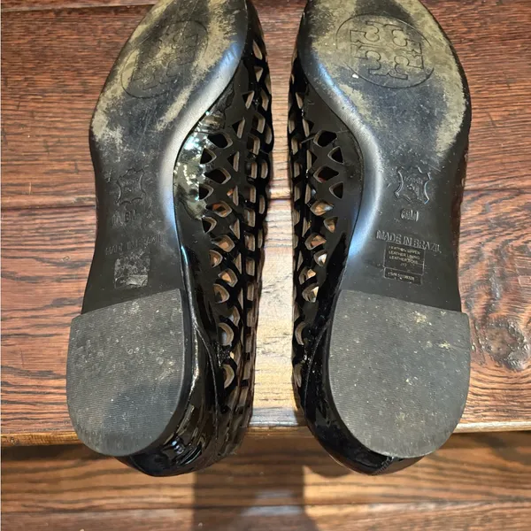 Tory Burch Black Cutout Flats in size 6 - Image 7