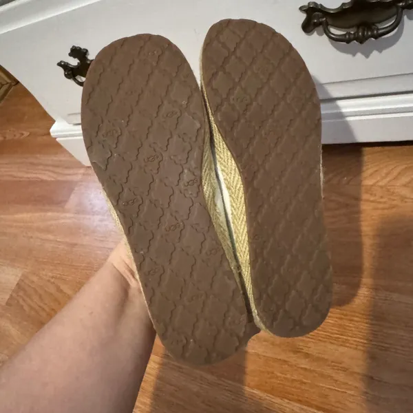 UGG Size 6 Off White Flats - Image 5
