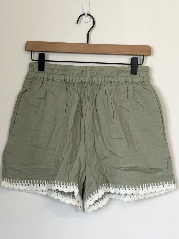 NWT Cupshe Sage Green Elastic Waist Crochet Hem Wide Leg Shorts - Size: Medium - Image 2