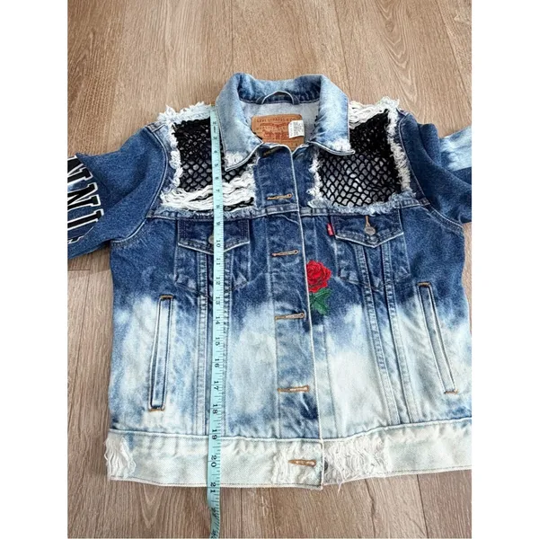 Levi’s Custom Distressed Denim Jacket Rose Patch Bleach Wash Women’s Small - Image 13