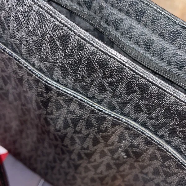 Michael Kors Mk Jet Set Messenger Bag - Image 8