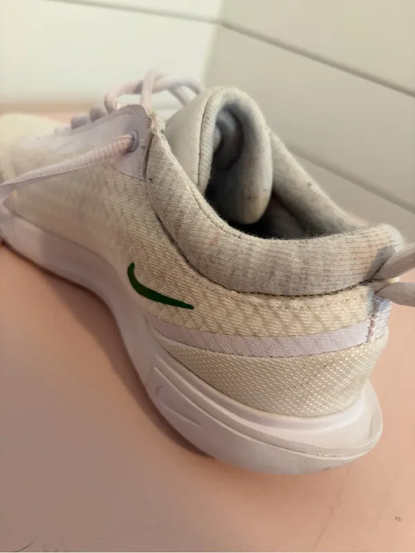 Nike White and Green Tennis Shoes - Image 6