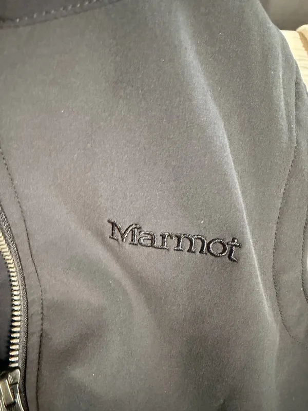 Marmot Women’s Black Softshell Hooded Vest Faux Fur Lined Hood Zip Pockets Size M - Image 4