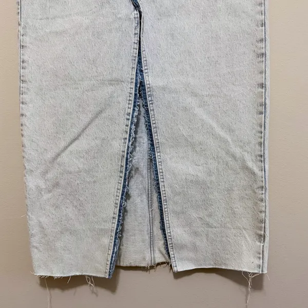 Zara Women's Light Acid Wash Denim Maxi Skirt High Waisted Front‎ Slit Raw Hem M - Image 5