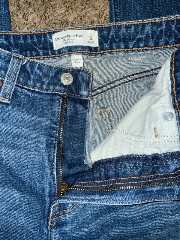 Abercrombie & Fitch - Image 2