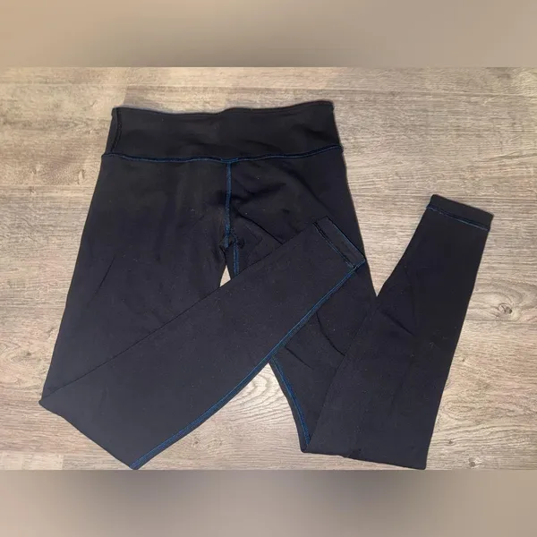 Lululemon RARE Reversible Full length Leggings blue/Black Size 8 - Image 6