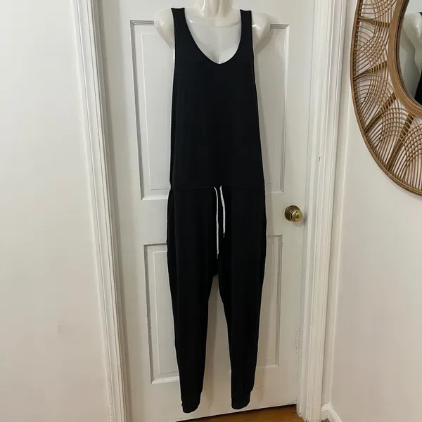 Vuori Lux Performance Jumpsuit Women XXL Black Sleeveless Jogger Activewear - Image 2