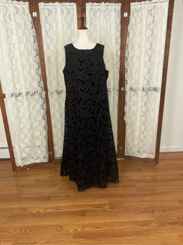 Beautiful Barisal Flocked Velvet Mother of The Bride Gown - Image 3