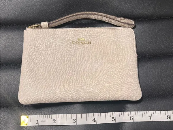 COACH White Leather Wristlet Wallet Card Holder Coin Purse Zip Up Vintage EUC - Image 5