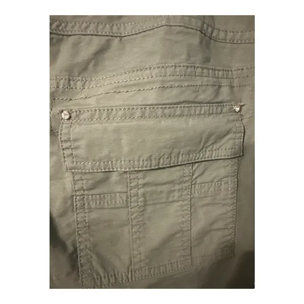 White House Black Market Olive Green Cargo‎ Capri, Size 14 - Image 8