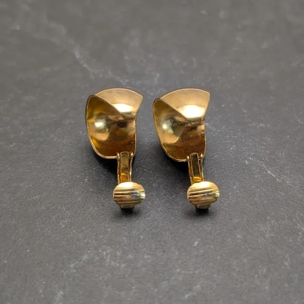 Vintage Clip On Earrings Stylish Mirrored Gold Tone Elongated Hoops 7/8" - Image 7