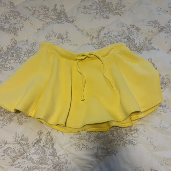 Yellow Sweatshirt and Skort Set Size L - Image 5
