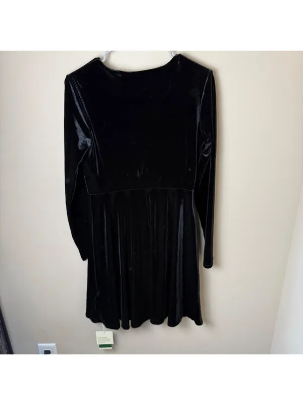 NWT Halara Velour V-Neck Dress Womens Medium Black Fit and Flare Padded Cups NEW - Image 2