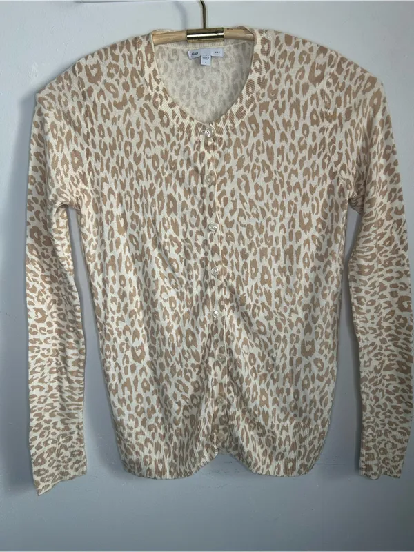 GAP Women's Leopard Print Button-Front Crewneck Cardigan Lightweight Sweater - Image 10