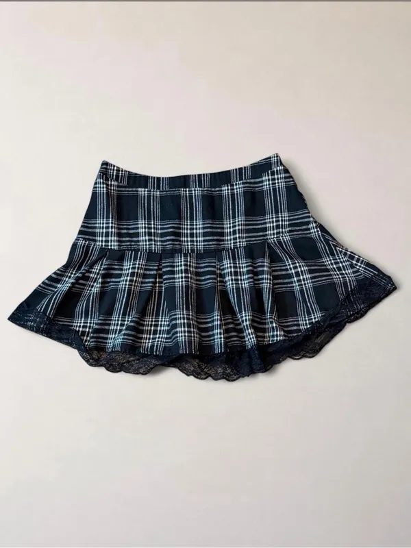 ROMWE Black Plaid Ruffle Mini Skirt with Lace Trim - Image 3