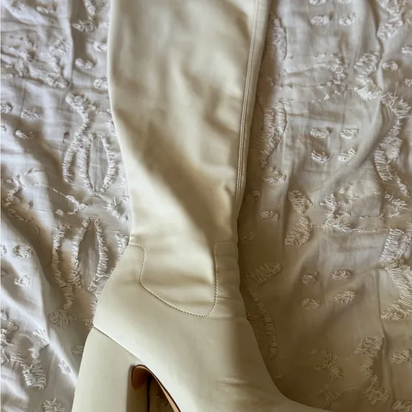 White Block Heel Women's Pumps Size 7 - Image 5