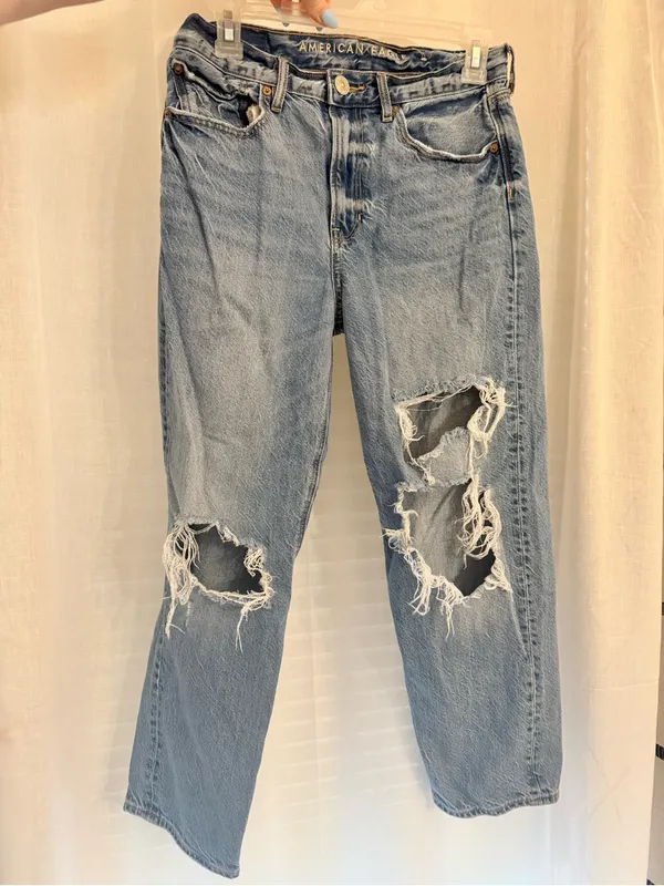 American Eagle Ripped Mom Jean Distressed Size 2 Short - Image 2