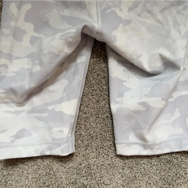 Lululemon Wunder Under Short 10" *Ribbed in Incognito Camo Jacquard White Size 4 - Image 15