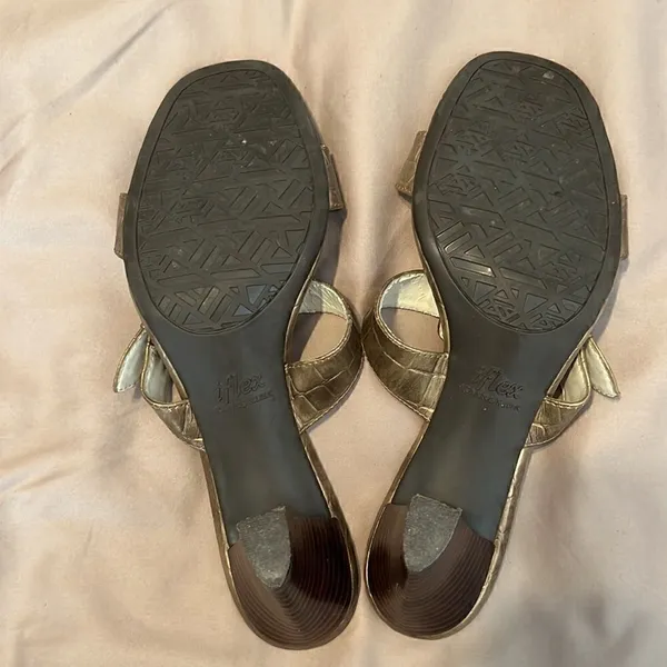 Anne Klein Halen size 9.5 gold buckle sandals some signs of wear - Image 6