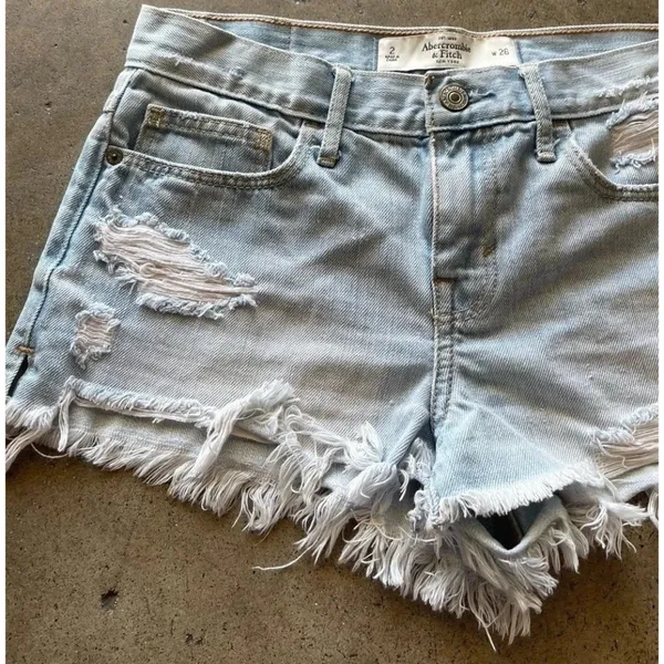 Abercrombie&Fitch ShortsSize 2 W 26 Blue Denim Distressed Frayed Hem Light Wash - Image 2