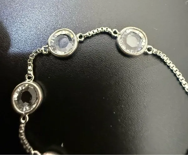 Brilliance Swarovski Crystal Silver-tone Slider Adjustable Bracelet 5g. - Image 5