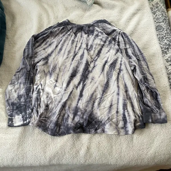 Side Stitch Women's Top Sz XL Tie Dye Tencera Button Front Top Blue A393918 - Image 4