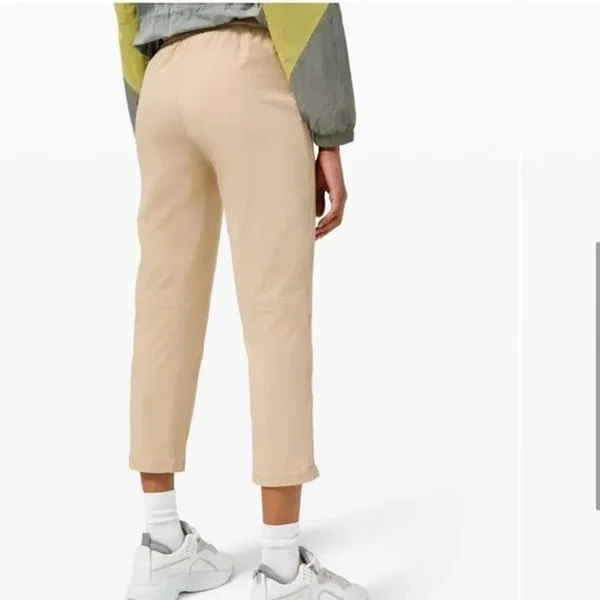 Lululemon Beyond the Studio Crop Trench (First Release) size 4 - Image 8