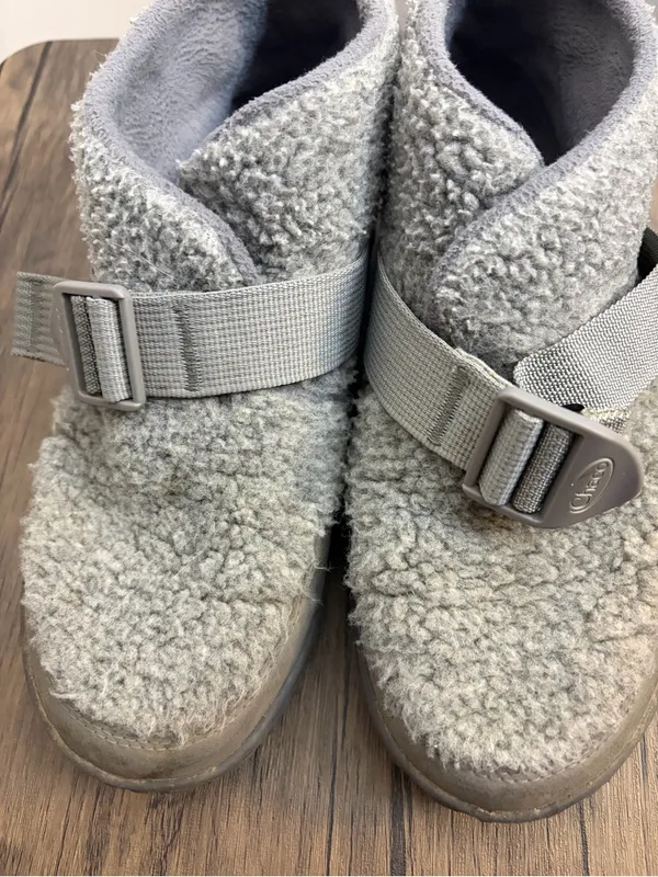 Chaco Ramble Fluff Slippers Women's size 9 Gray - Image 3