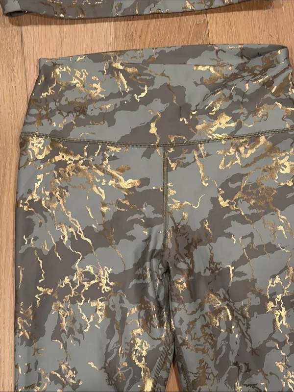 Carbon38 set‎ Marble Shine set 7/8 Leggings in Sage Green and Gold and bra - Image 4
