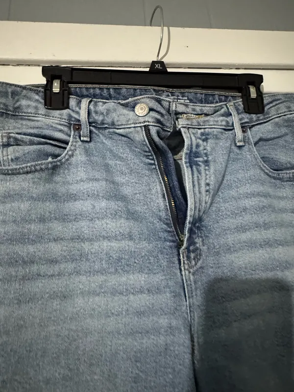 Old Navy Extra High-Waisted Sky-Hi Wide-Leg Jeans - Image 4