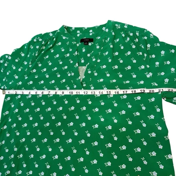 J.Crew Green Floral Print V Neck Short Sleeve Blouse Feminine Cheerful Botanical Medium - Image 5
