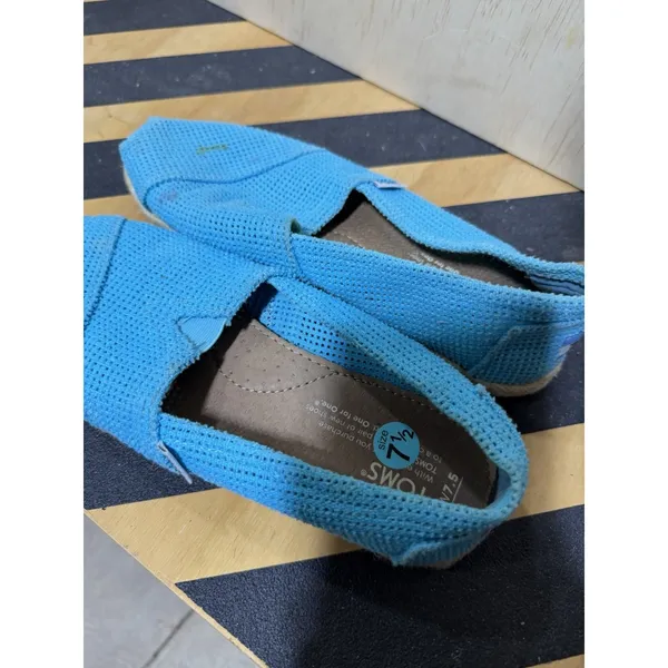 TOMS Blue‎ Slip On Sneakers Women’s US 7.5 Casual Canvas Comfort - Image 4