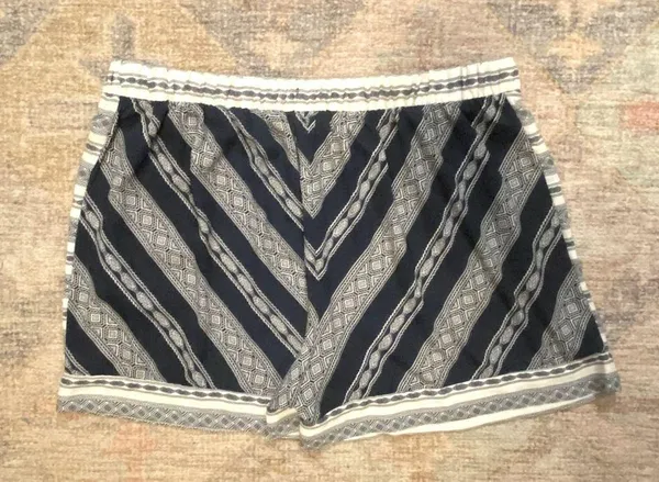 Xhilaration Pull-On Elastic Waist Bohemian Navy & White Shorts - Image 5