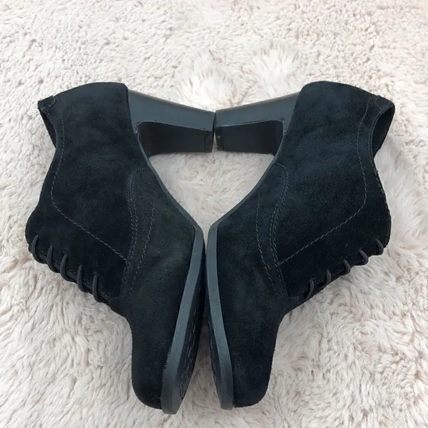 Michelle D leather suede elastic goring heel booties Black Size 9.5 - Image 3