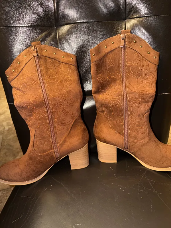 Boots Brown Size 9 - Image 2