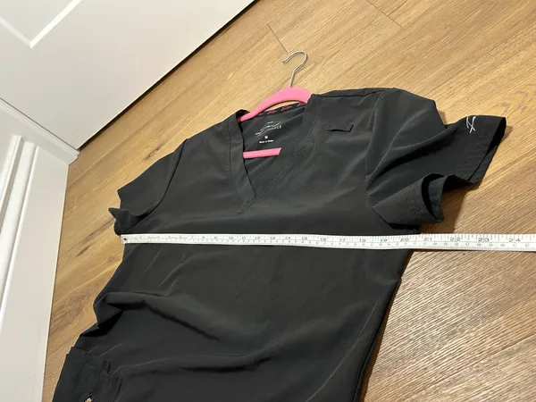 Women’s medium black scrubs medical top - Image 9