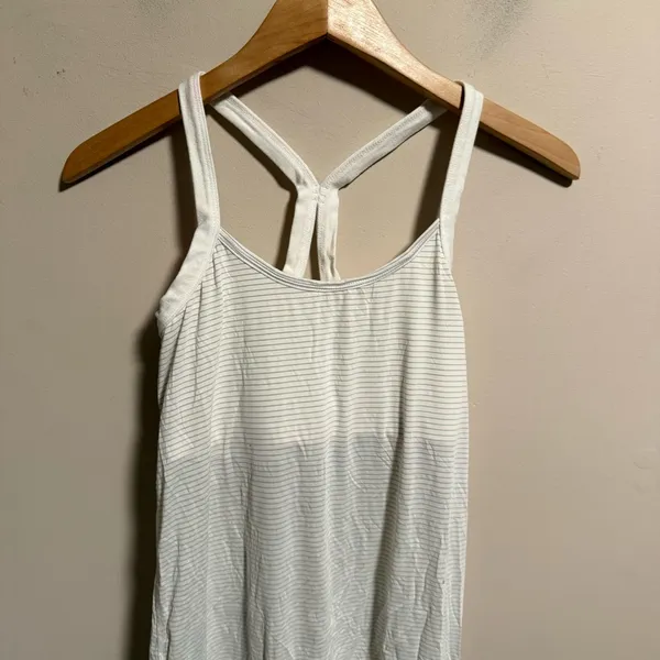 Beyond Yoga Sleek Stripe Back Mesh Tank Top Built in Bra- Size XS - Image 3