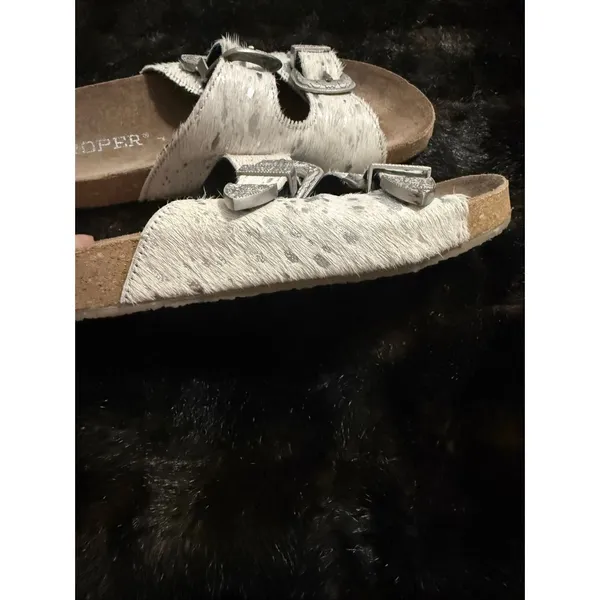 Roper Women's Desiree footbed sandals white and silver hair-on-hide Shoe 6 - Image 4