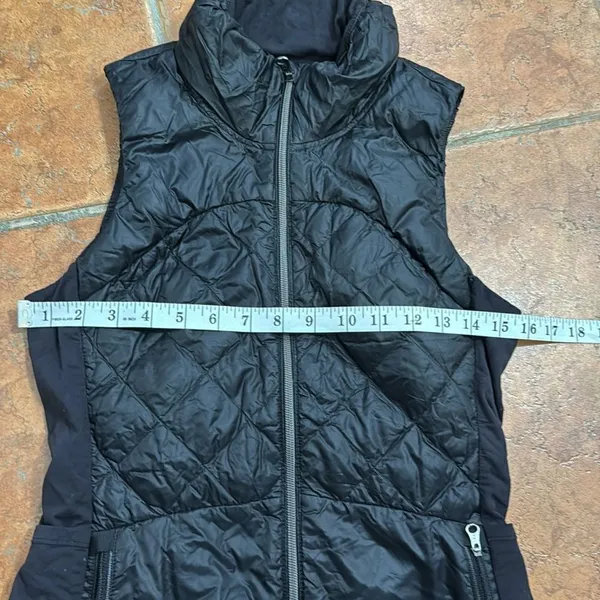 Lululemon Down For A Run Vest Black Slim-fit Goose Down 800 fill size‎ 4 - Image 12