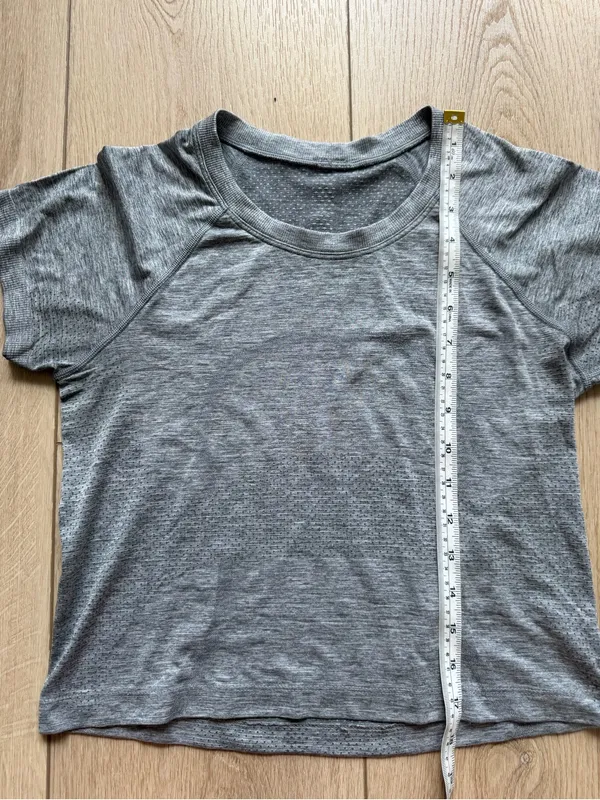 Lululemon Swiftly Tech Short Sleeve Shirt 2.0 Race Length Slate / White Grey 6-8 - Image 10
