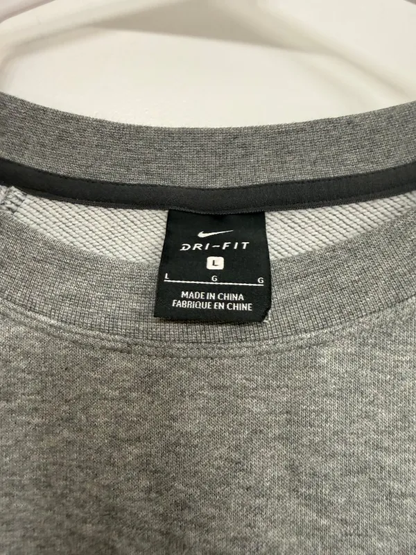 Nike Versa Dri-FIT Gray Cropped Embossed Sweatshirt Women’s Large - Image 4