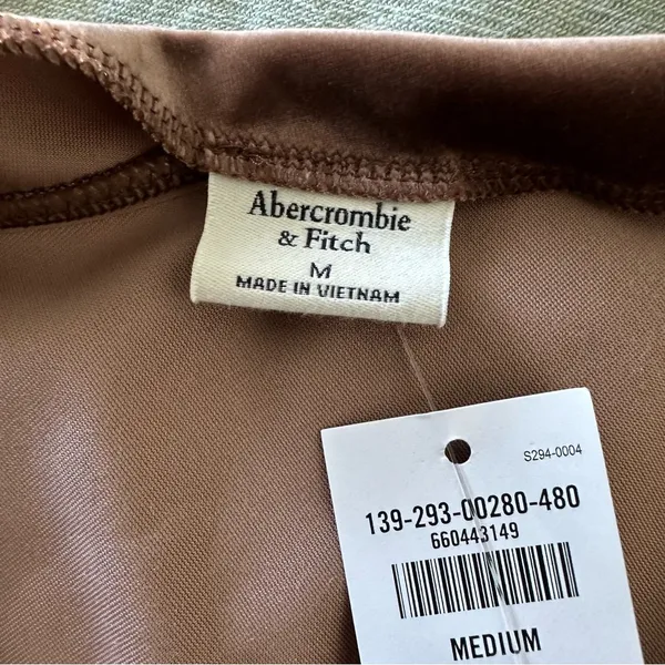 Abercrombie & Fitch Women’s Brown Velvet Off Shoulder Asymmetrical Blouse NWT - Image 4