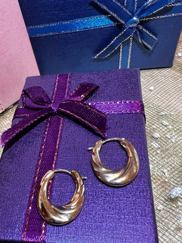 Macy’s 14K Gold Hoop Diamond Earrings W/ Resin Core - Image 12