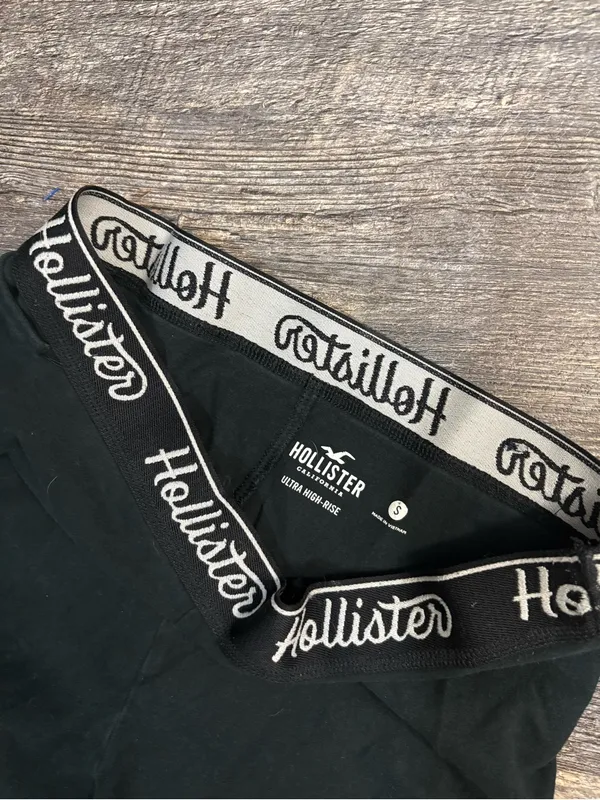 Hollister Black Logo Waistband‎ & Leggings with White Script - Image 3