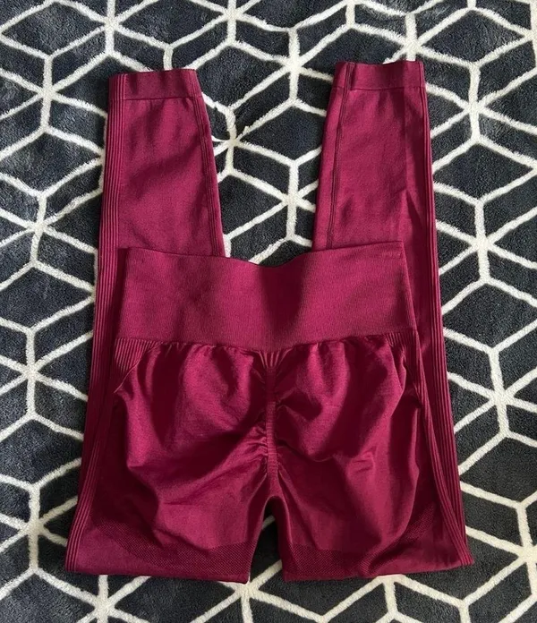 Seamless Booty Scrunch Leggings Red Size M - Image 2