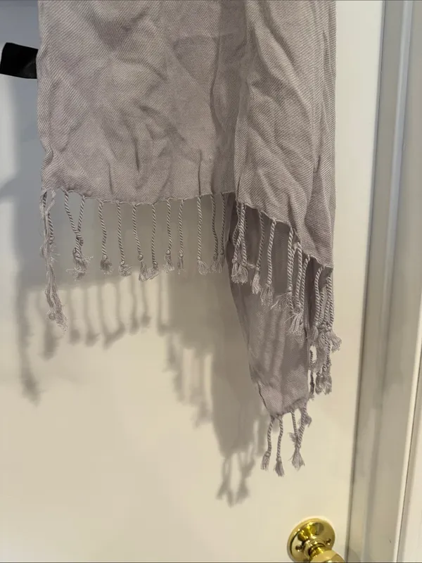 Source Unknown Light Gray/Lilac Fringe Shawl Wrap - Image 4