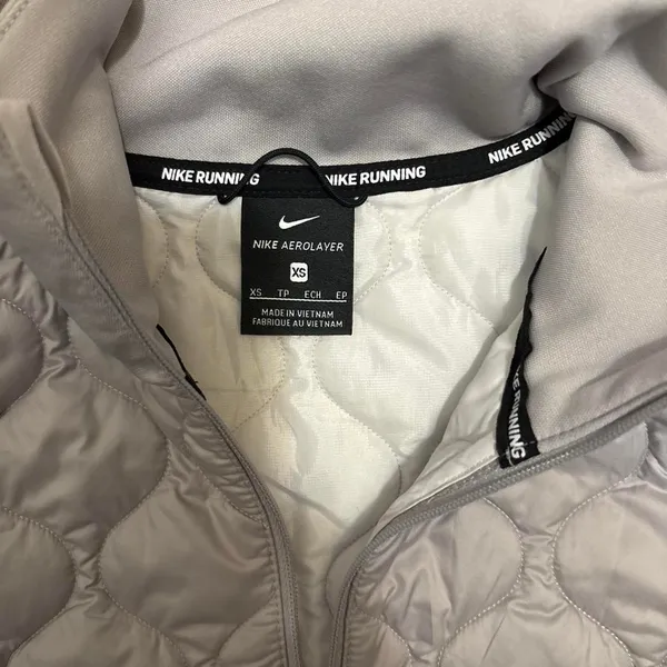Nike XS running‎ white puffer vest - Image 3