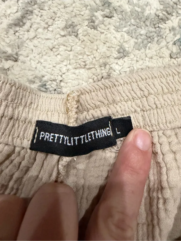 PrettyLittleThing Cotton Gauze Shorts L 26” Waist Beige Textured - Image 4