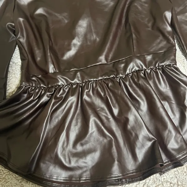 Long sleeve pleather thin material top Size XL Brown - Image 3
